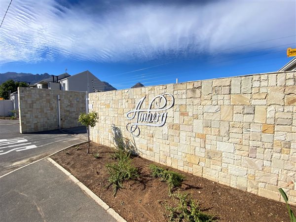 2 Bed Apartment in Paarl Central East