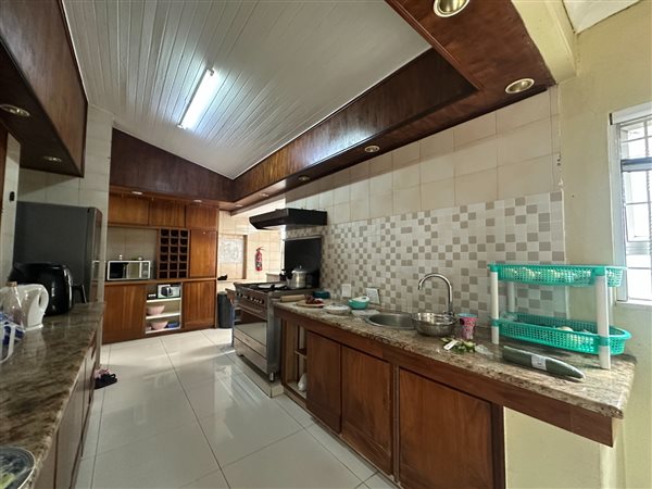 4 Bedroom House 4 Bedroom House