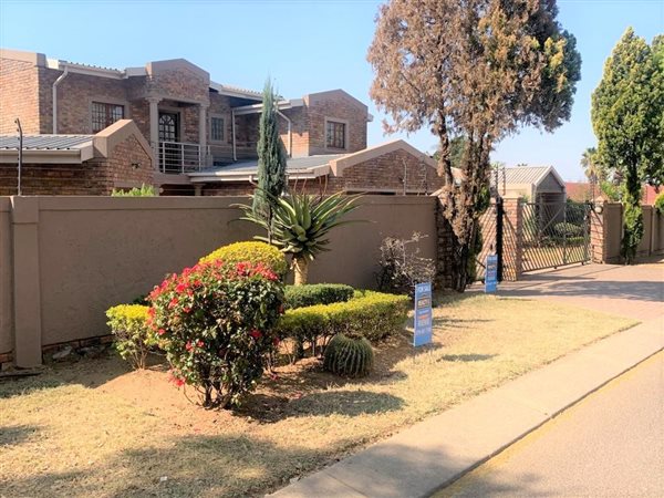 7 Bed House in Newlands