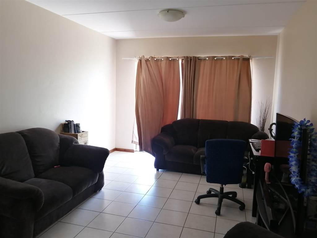 2 Bed Apartment in Gordons Bay Central photo number 11
