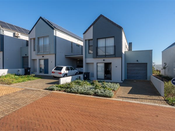3 Bedroom Townhouse 3 Bedroom Townhouse