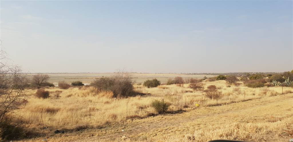 141 ha Land available in Stella photo number 2