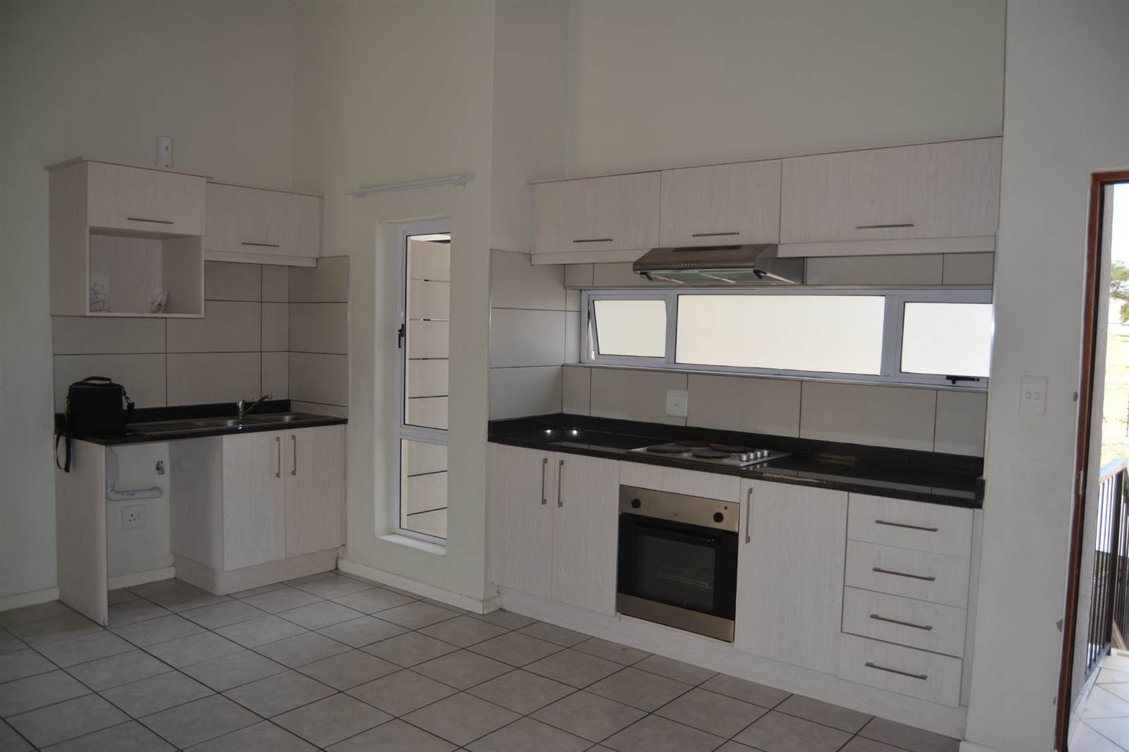 2 Bed Apartment in Nelspruit photo number 3