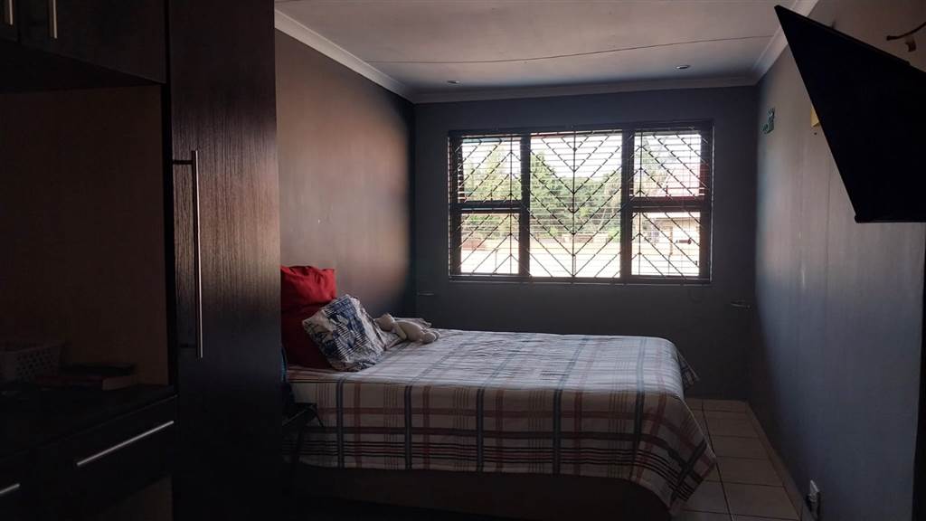 3 Bed House in Meredale photo number 9