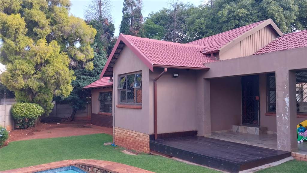 3 Bed House in Meredale photo number 17
