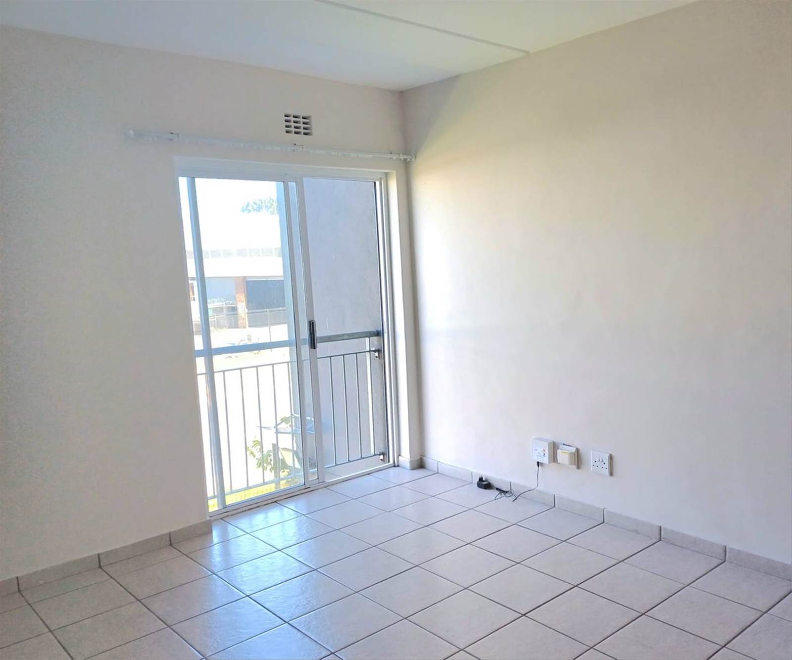 2 Bed Apartment in Bellville South photo number 6