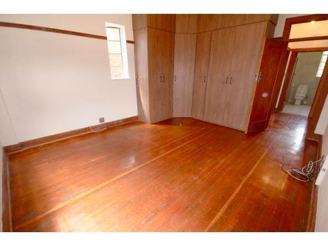 2 Bed Apartment in Illovo photo number 12