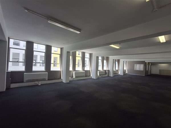 659  m² Commercial space