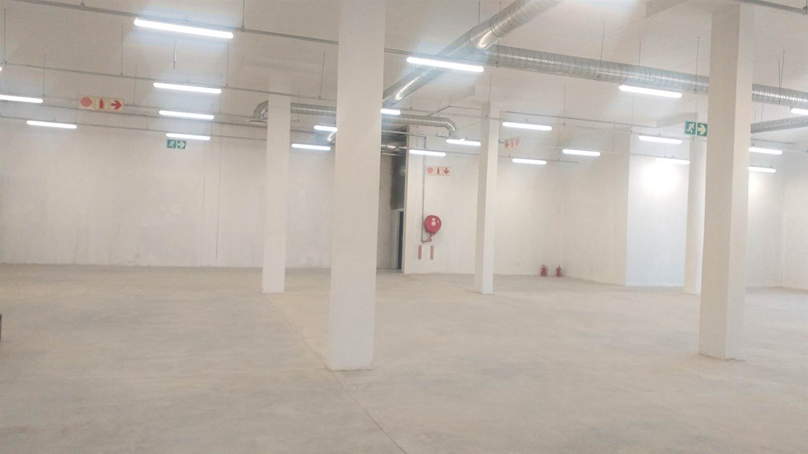 520  m² Commercial space in Nirvana photo number 1