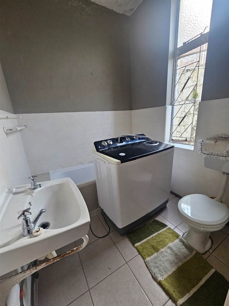 1 Bed Apartment in Pietermaritzburg Central photo number 10