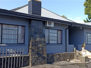 4 Bed House in Lennoxton