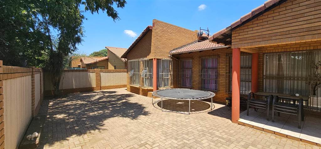 2 Bed Townhouse in Delmas photo number 1