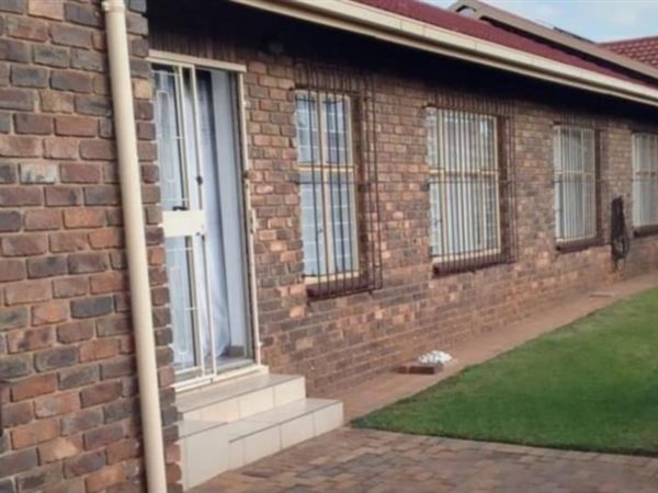 3 Bedroom Townhouse 3 Bedroom Townhouse