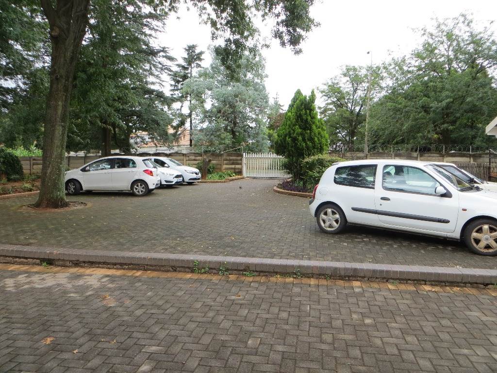 4 Bed House in Carletonville photo number 5