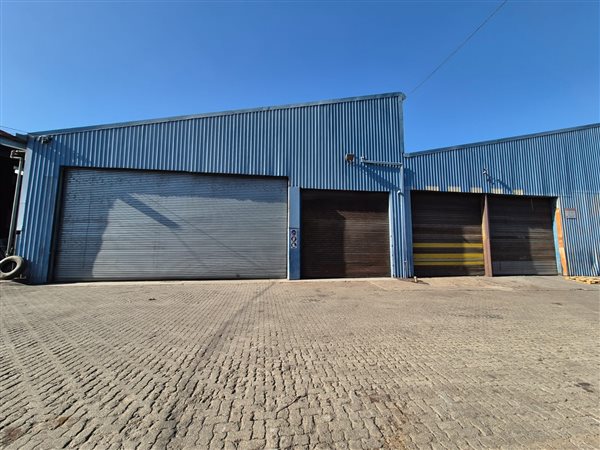 2 600  m² Industrial space