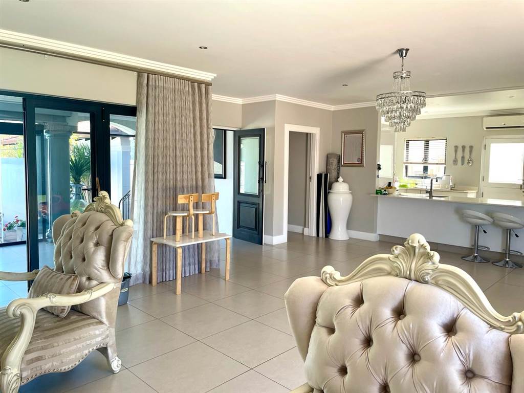 4 Bed House in Umhlali Golf Estate photo number 17