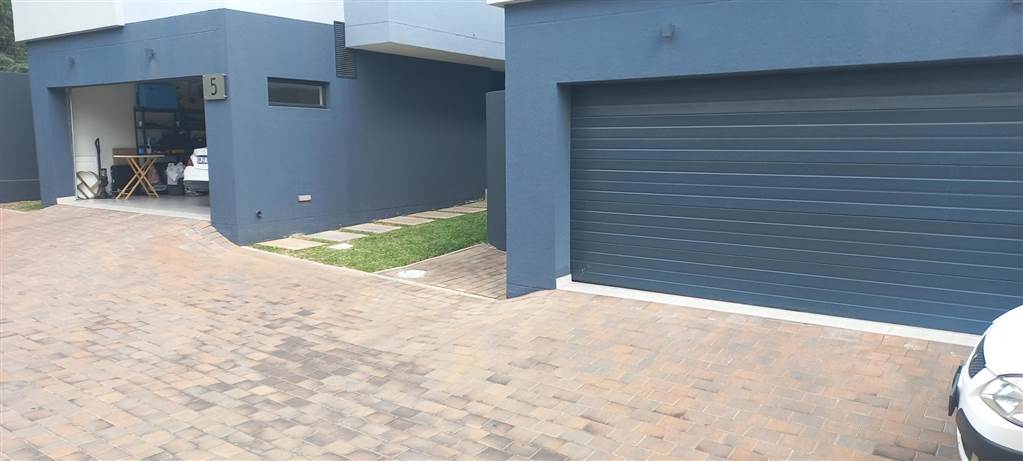 3 Bed Townhouse in Bryanston photo number 12