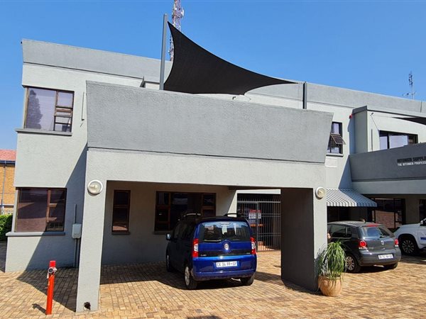 127  m² Commercial space in Woodmead