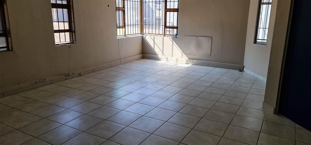 127  m² Commercial space in Woodmead photo number 4