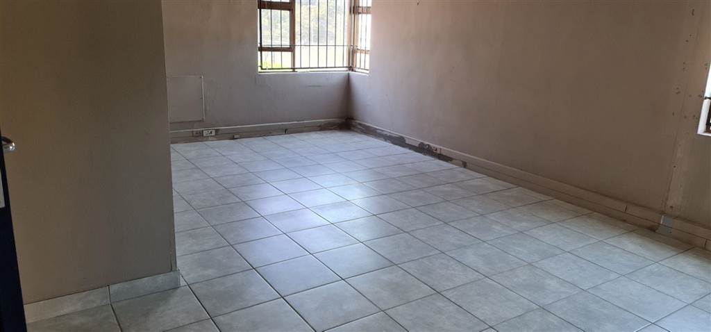 127  m² Commercial space in Woodmead photo number 8