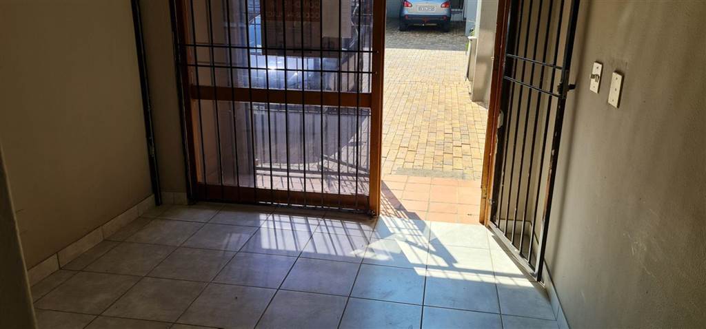 127  m² Commercial space in Woodmead photo number 3