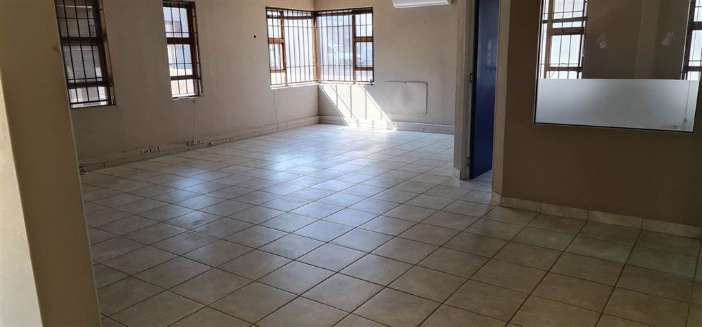 127  m² Commercial space in Woodmead photo number 10