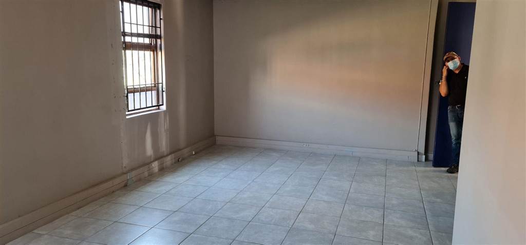 127  m² Commercial space in Woodmead photo number 9