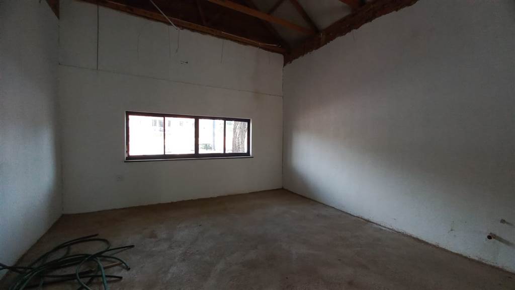 450  m² Commercial space in Faerie Glen photo number 3