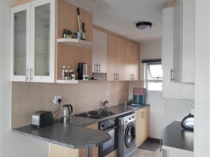 2 Bed Apartment in Chatsworth Central