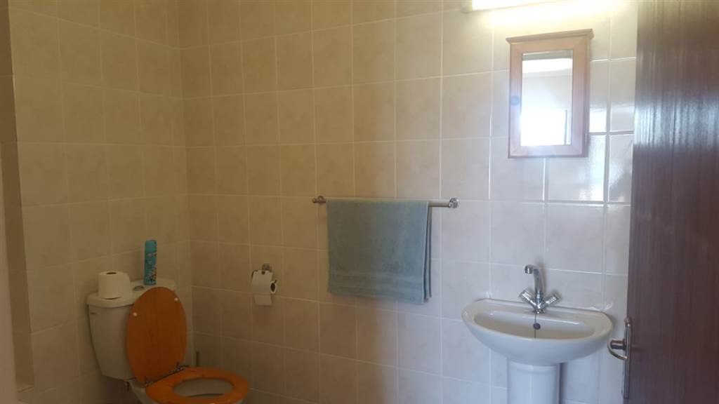 3 Bed Apartment in Lamberts Bay photo number 10