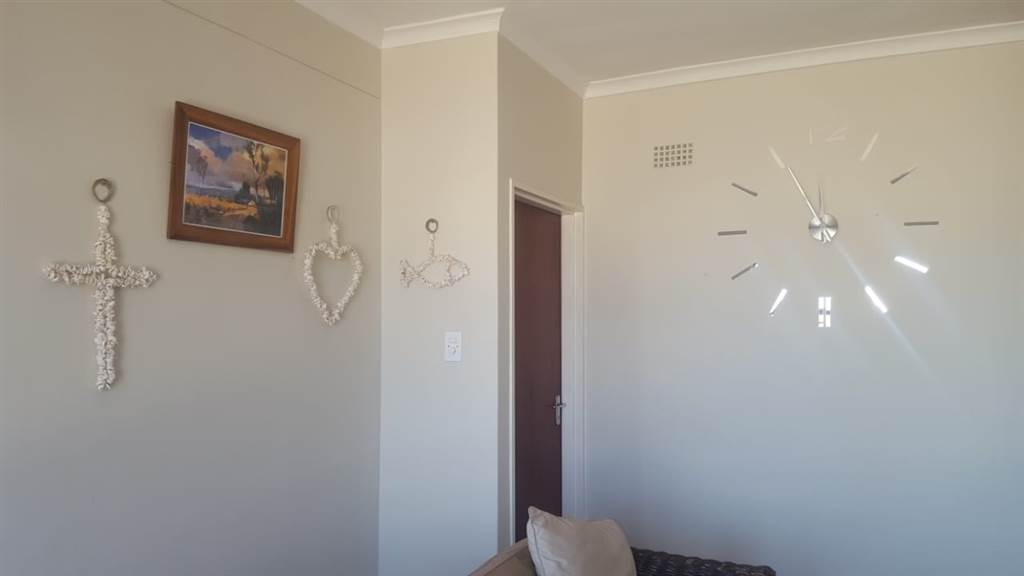 3 Bed Apartment in Lamberts Bay photo number 13