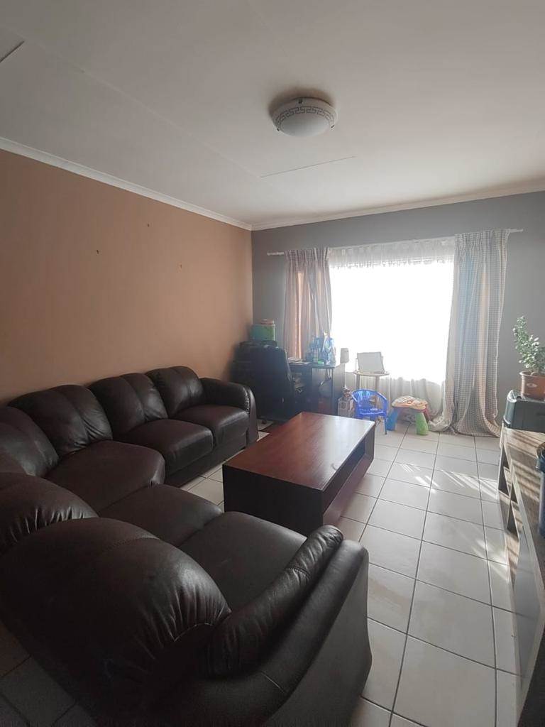 1.5 Bed Apartment in Meredale photo number 14