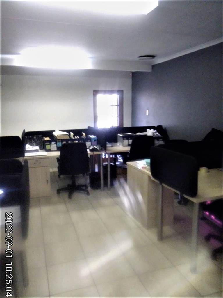 100  m² Office Space in Del Judor photo number 3