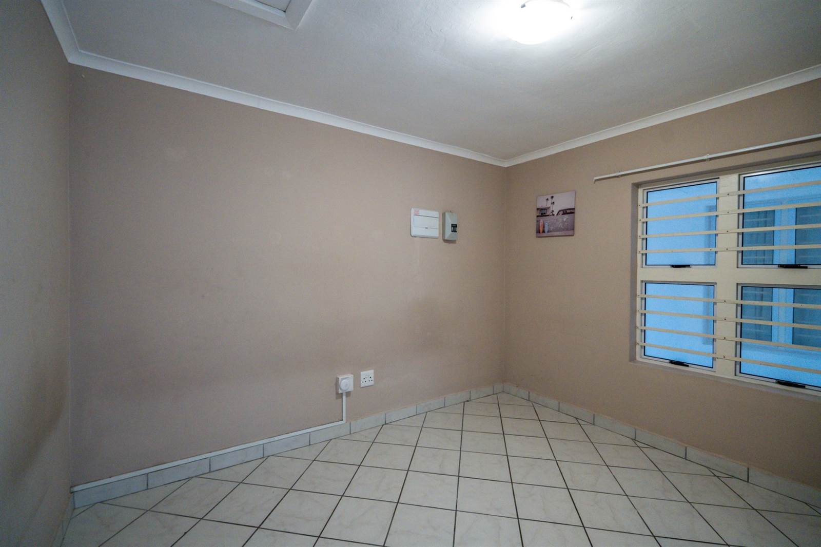 2 Bed Apartment in Grahamstown Central photo number 17
