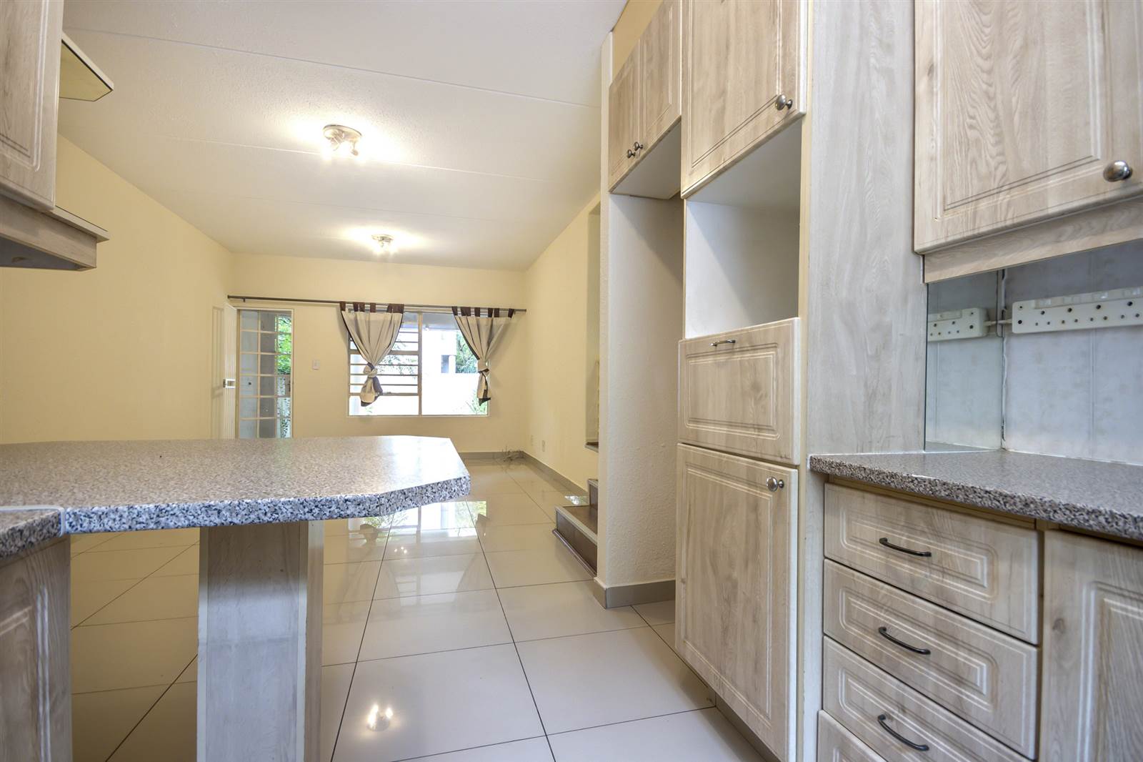 2 Bed Apartment in Bryanston photo number 11