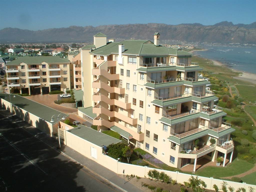 2 Bed Apartment in Greenways Golf Estate photo number 1