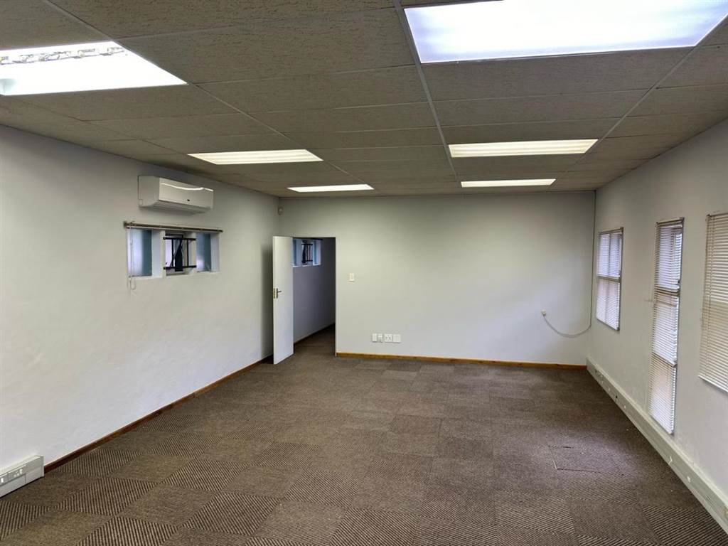 220  m² Commercial space in Paarl photo number 8