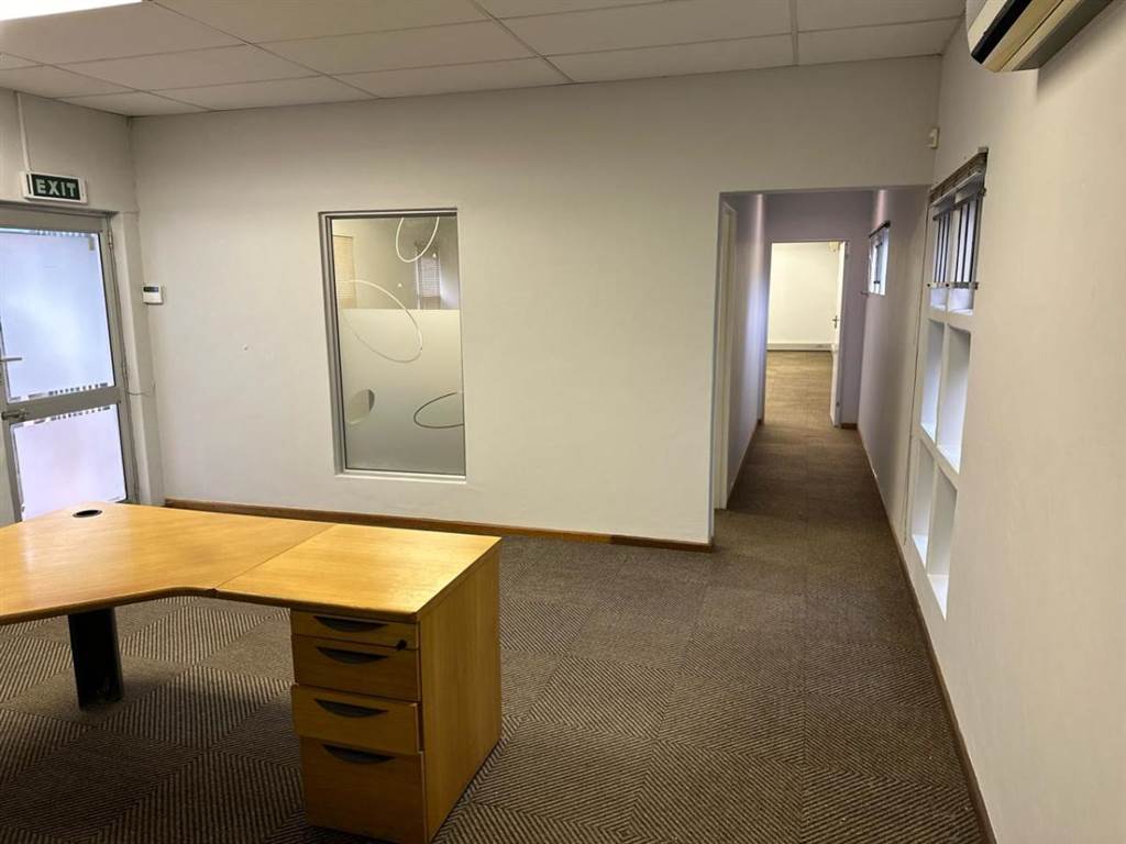 220  m² Commercial space in Paarl photo number 3