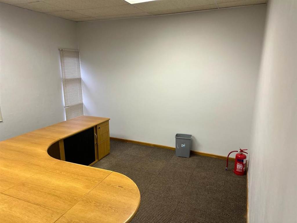 220  m² Commercial space in Paarl photo number 5
