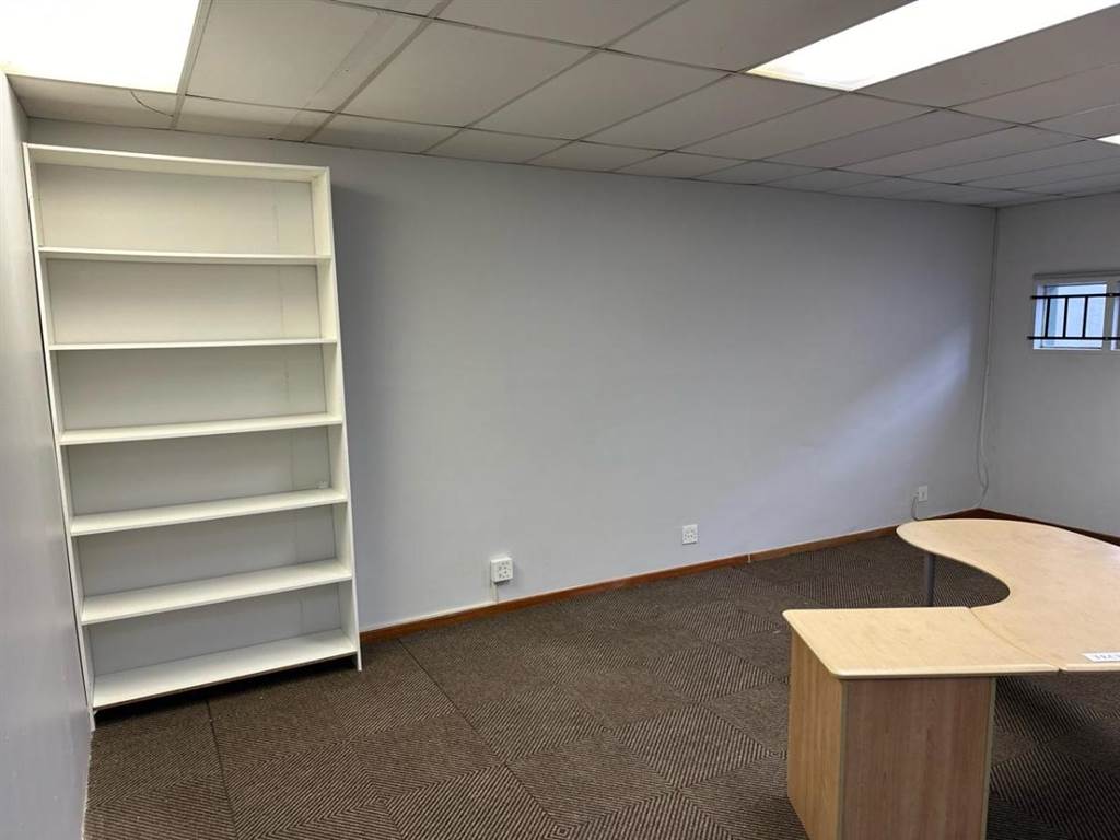 220  m² Commercial space in Paarl photo number 10
