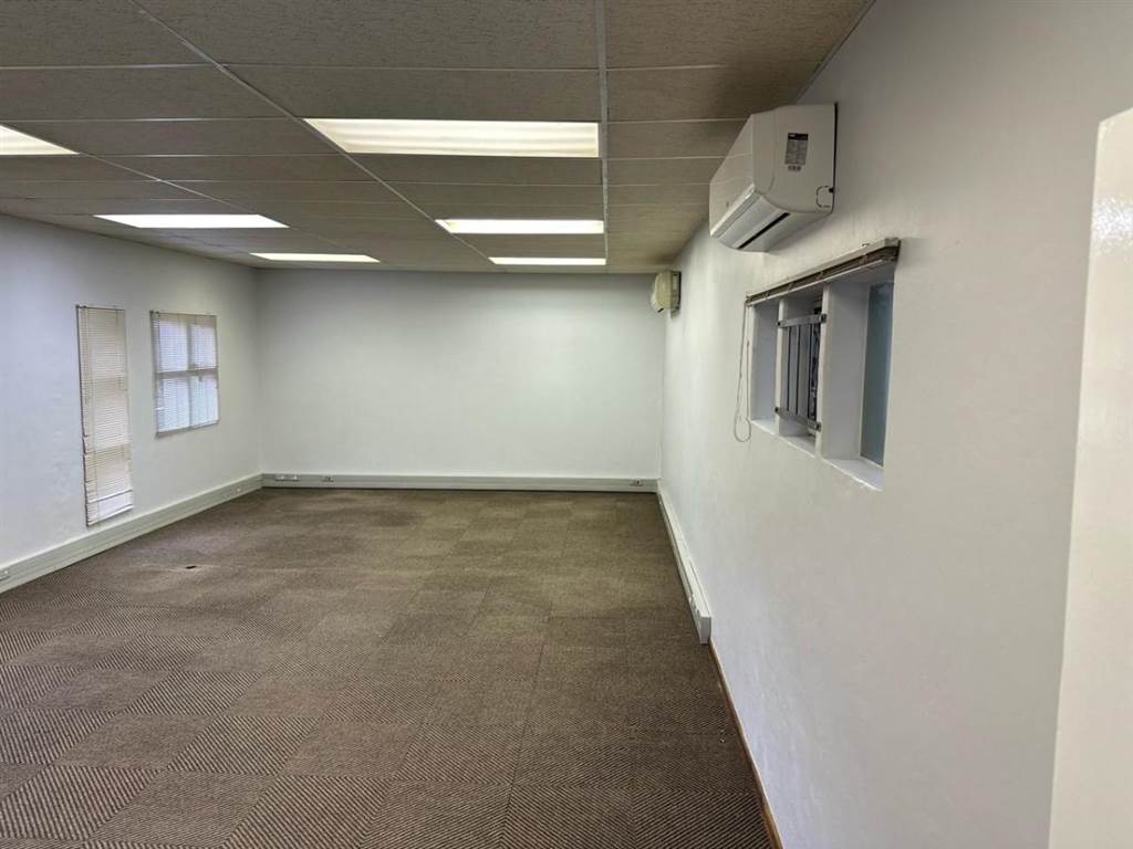 220  m² Commercial space in Paarl photo number 6