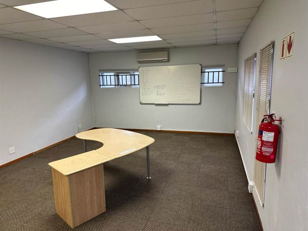 220  m² Commercial space in Paarl photo number 9