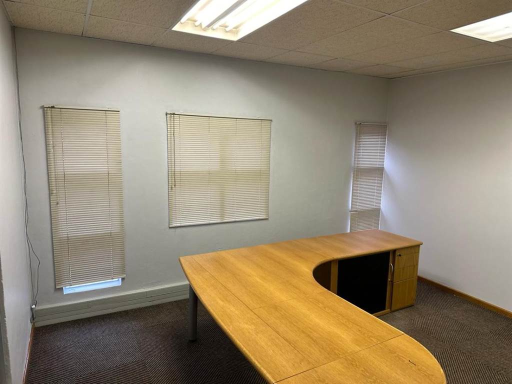 220  m² Commercial space in Paarl photo number 4