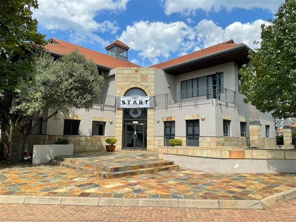 864  m² Commercial space in Highveld