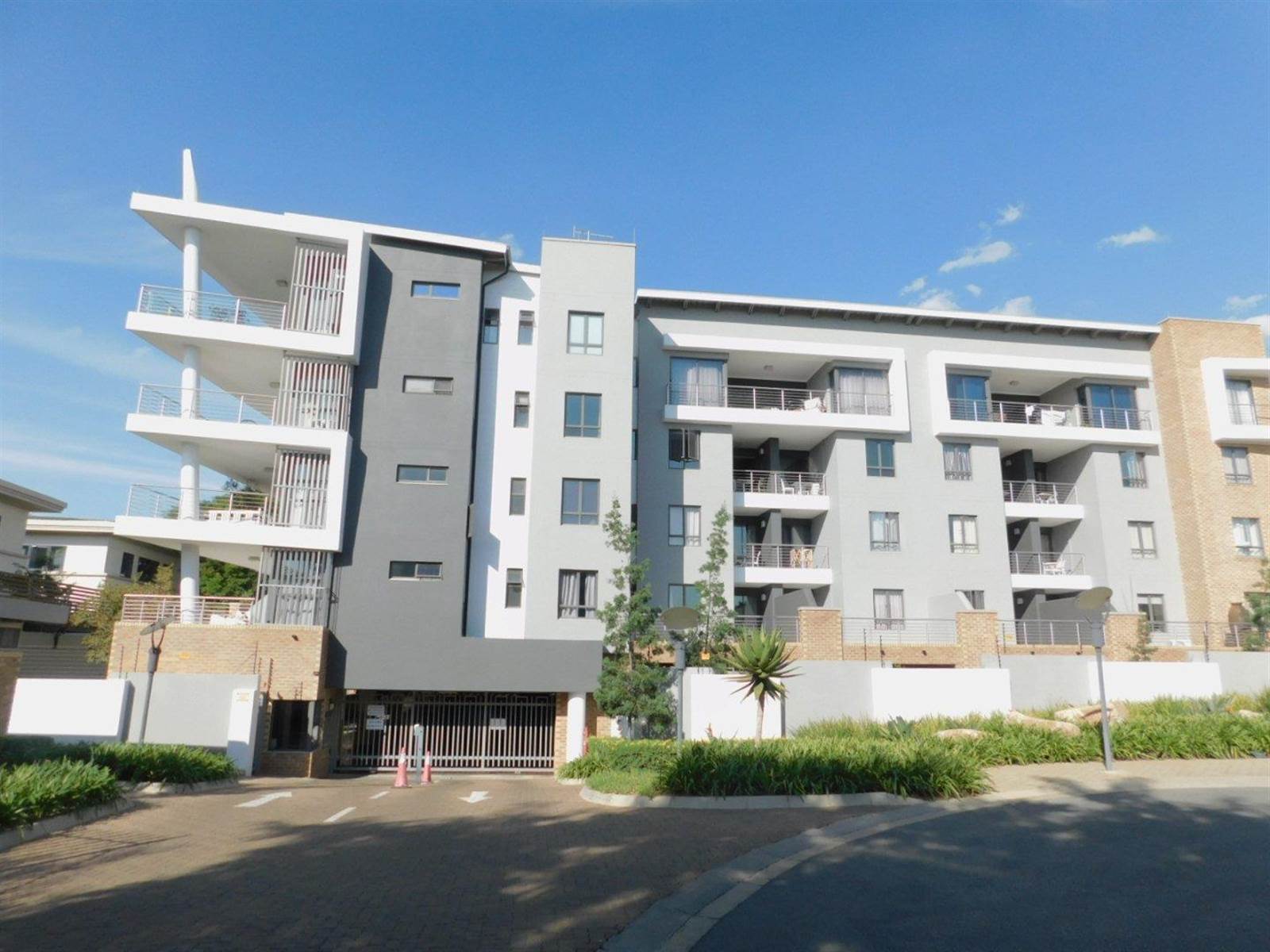 2 Bed Apartment in Bryanston photo number 24