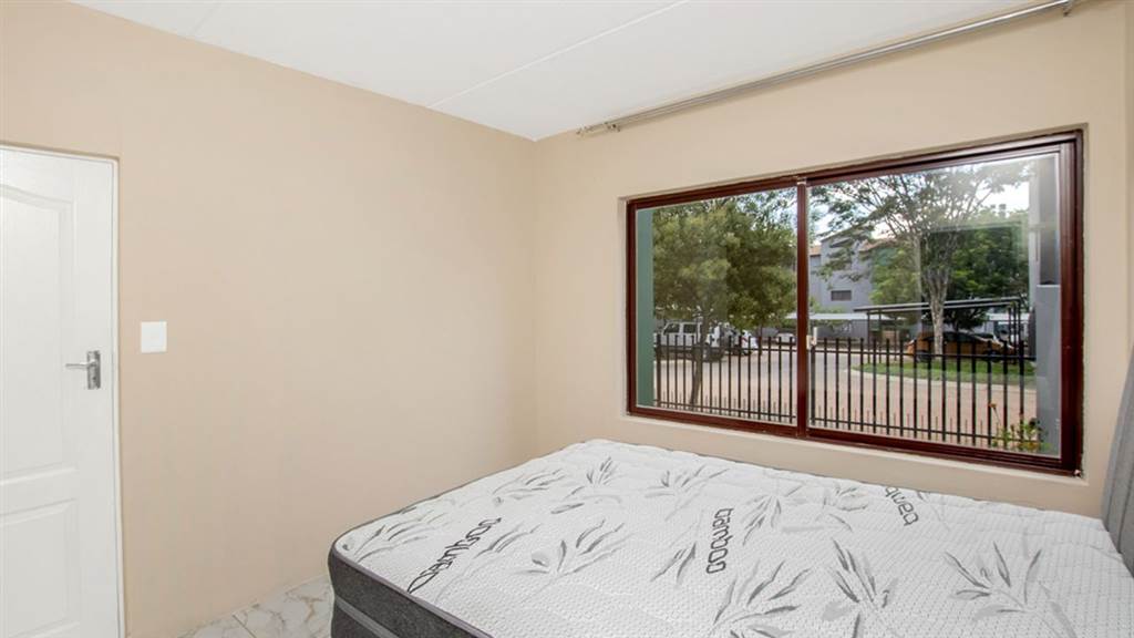 2 Bed Townhouse in Honeydew photo number 8