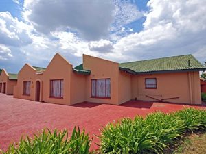 5 Bed House in Waldrift