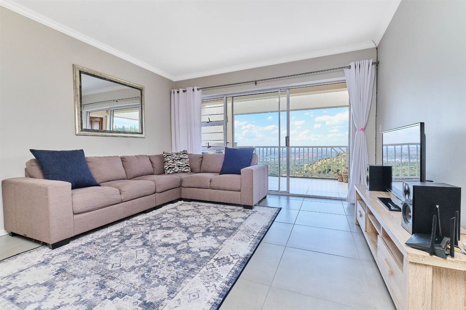 2 Bed Apartment in Kloofendal photo number 12