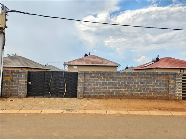 2 Bed House in Lehae