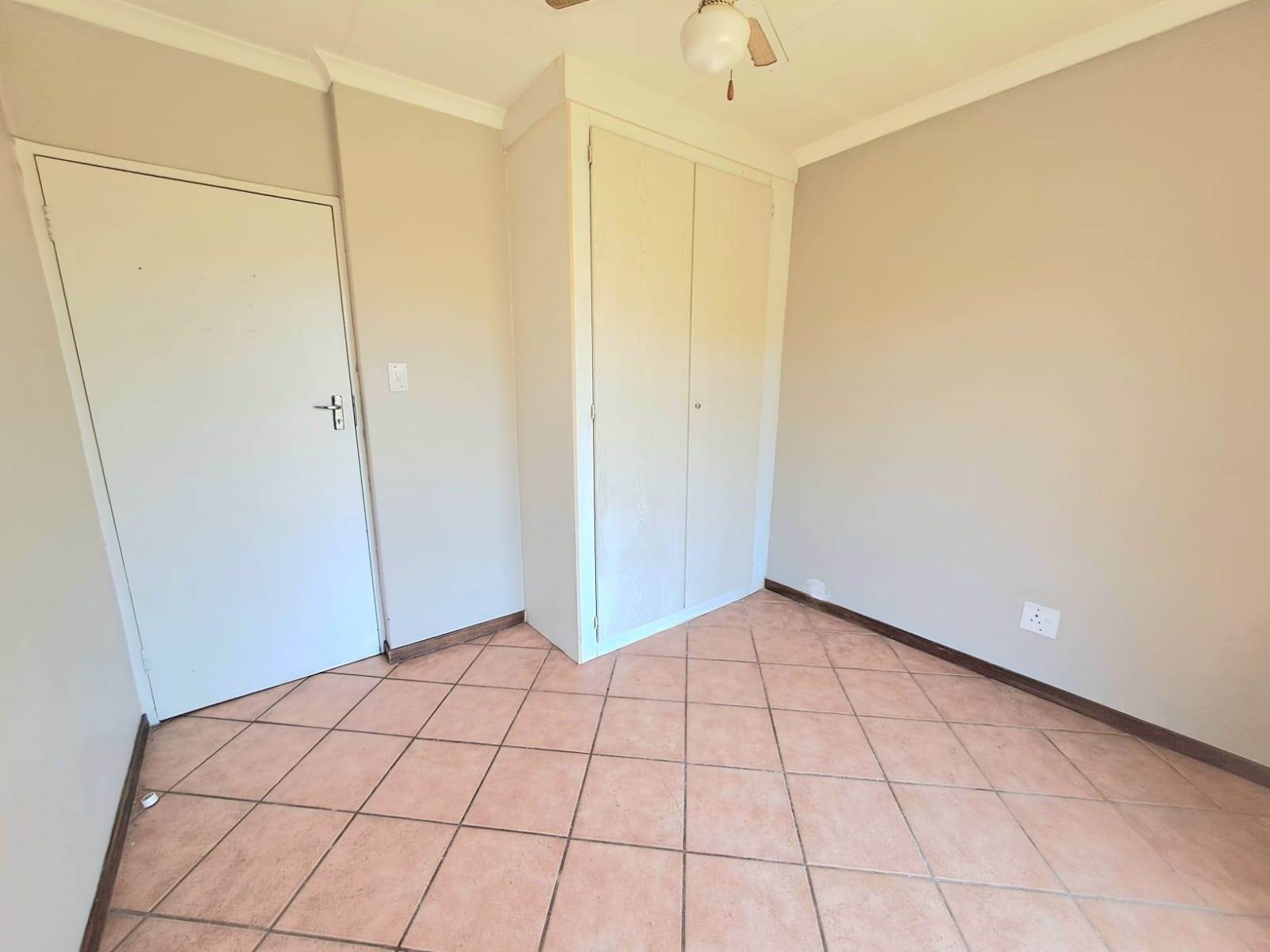 3 Bed Townhouse in Mooikloof Ridge photo number 11